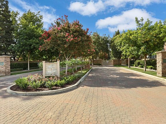 3rd image of 1655 Fairway Oaks Ct