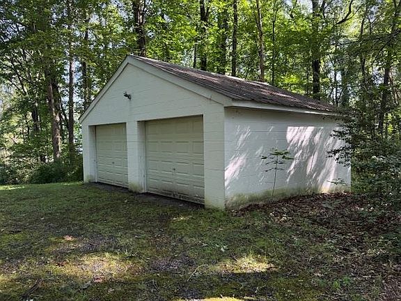 2nd image of 1921 S Lakeshore Dr