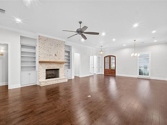 5th image of 110 Newton Way