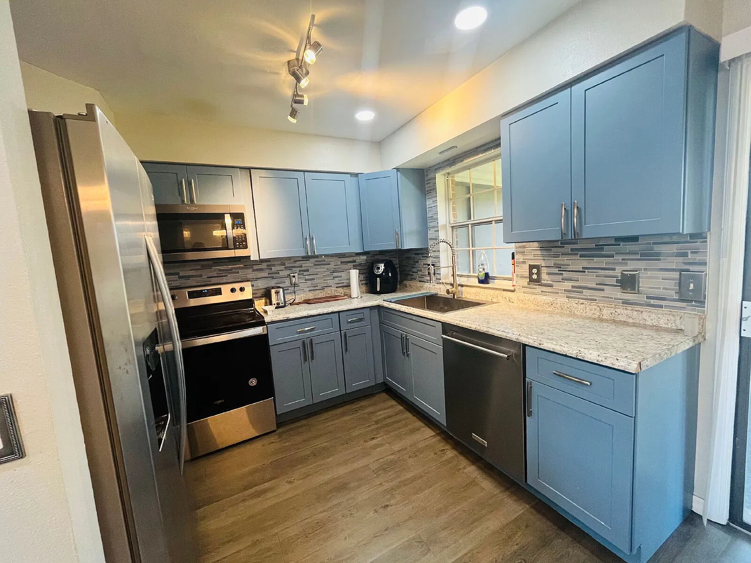 2 bed, 2.0 bath, 831 sqft, $1,450 — Photo 4