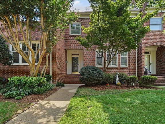 2nd image of 1004 Colonial Ave