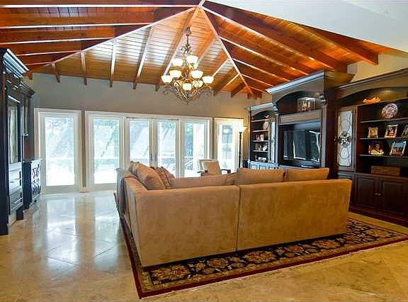 4th image of 1121 Manati Ave