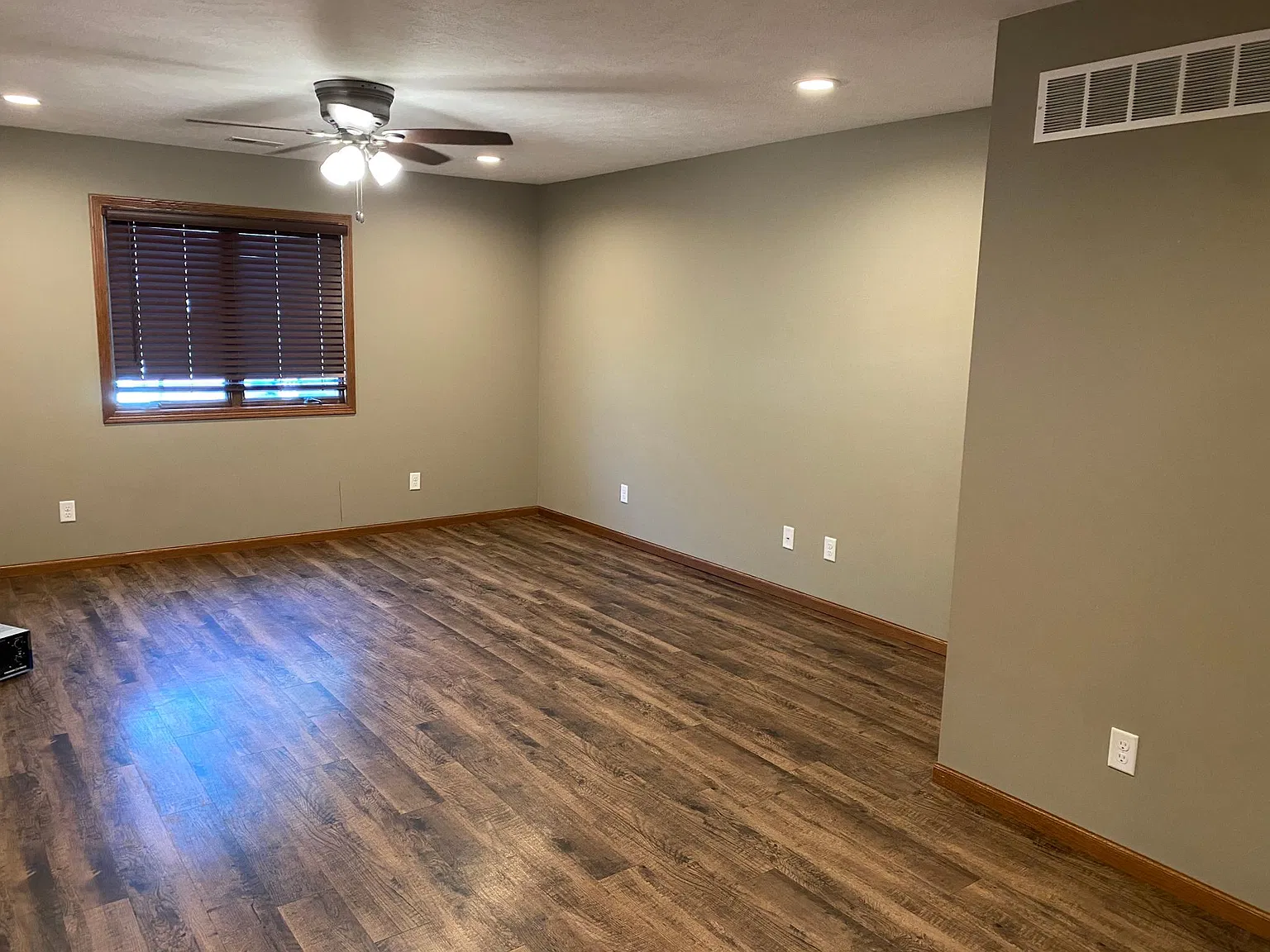 3 bed, 1500 sqft, $1,300 — Photo 2