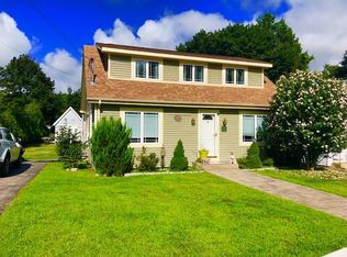 6 Evelyn St, West Warwick, RI 02893