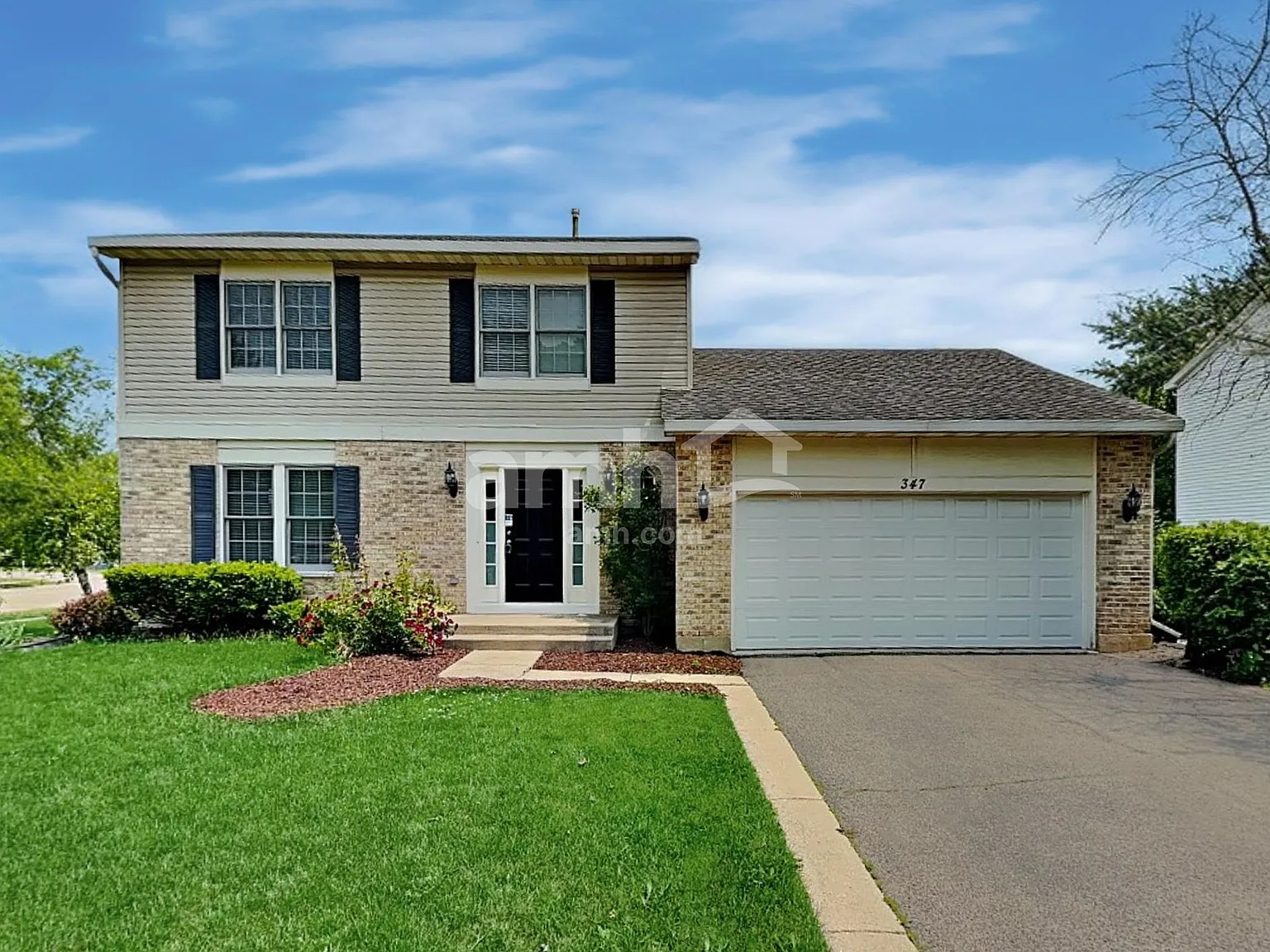 5 bed, 2.5 bath, 1900 sqft, $3,190 — Photo 1