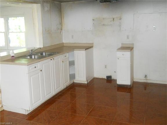 5th image of 215 Daleview Ave
