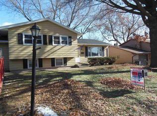 5009 Ripley St, Davenport, IA 52806