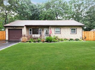 142 Elroy Ave, Holbrook, NY 11741