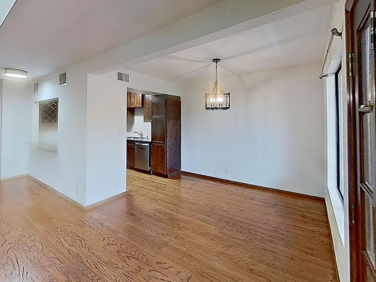 4425 Whitsett Ave #213 — Photo 5