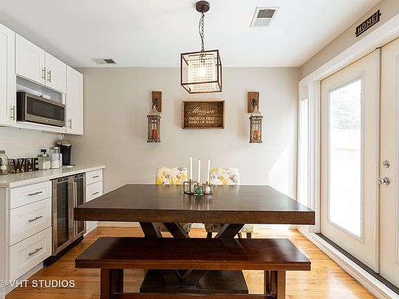 5th image of 1627 W Belle Plaine Ave #10