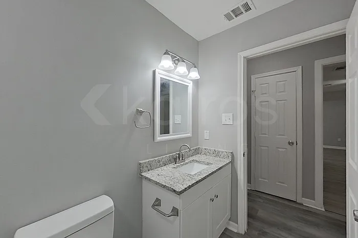 230 E Colonial Dr — Photo 9