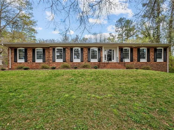 1355 Shamrock Dr, Burlington, NC 27215
