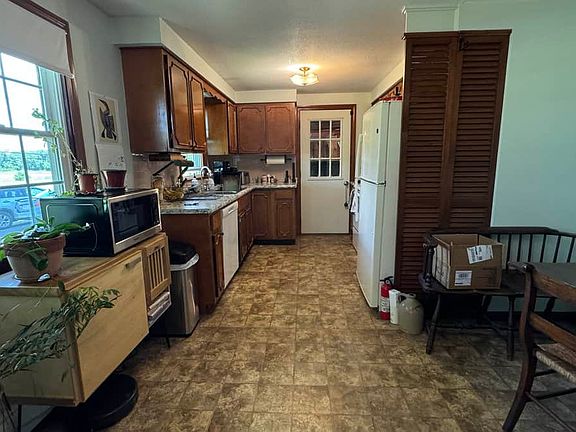 2nd image of 163 River Dr