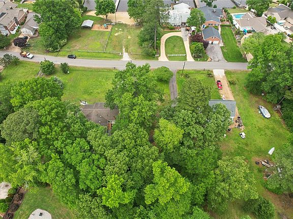 5th image of 3029 N Riverside Dr