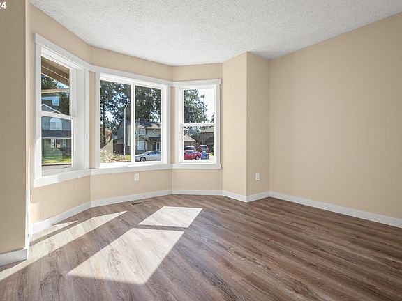 5th image of 3512 NE 159th Ave