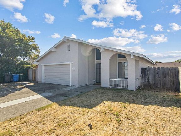 3rd image of 738 Evergreen Way