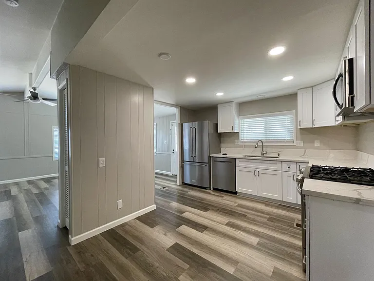 738 Swan Dr — Photo 12