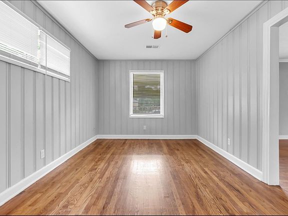 5th image of 1078 E Walthal Cir
