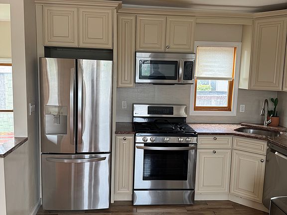 2nd image of 5802 84th St Floor 1