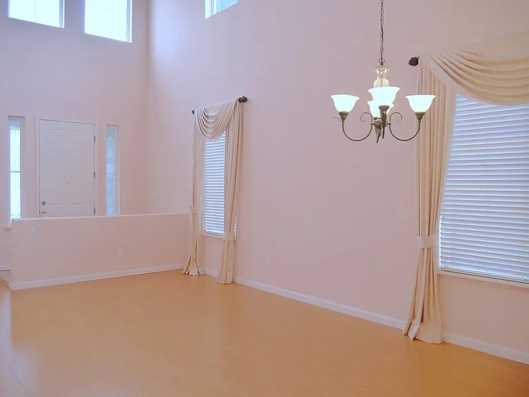 2442 Colby Ct — Photo 6