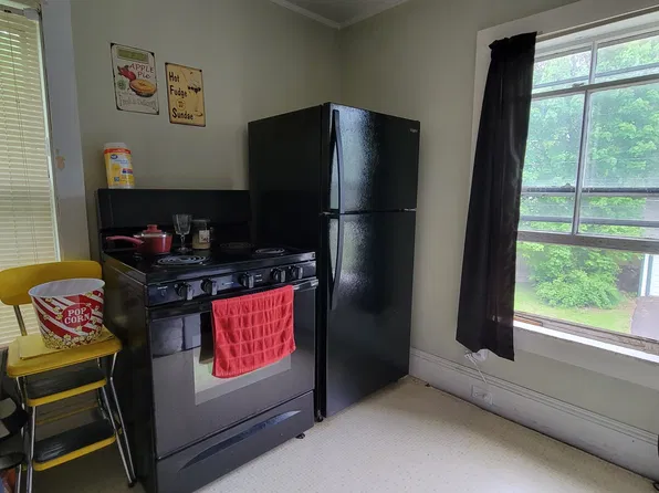 123 Limerock St #B, Rockland, ME 04841