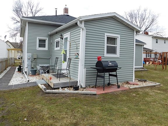 4th image of 373 S Park St