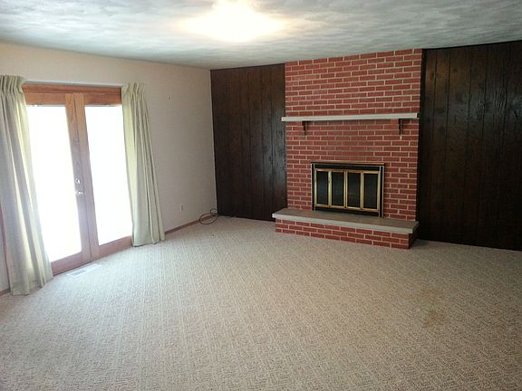 4th image of 799 S Broad St