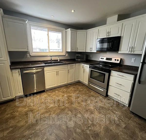 596 Garside Dr — Photo 4