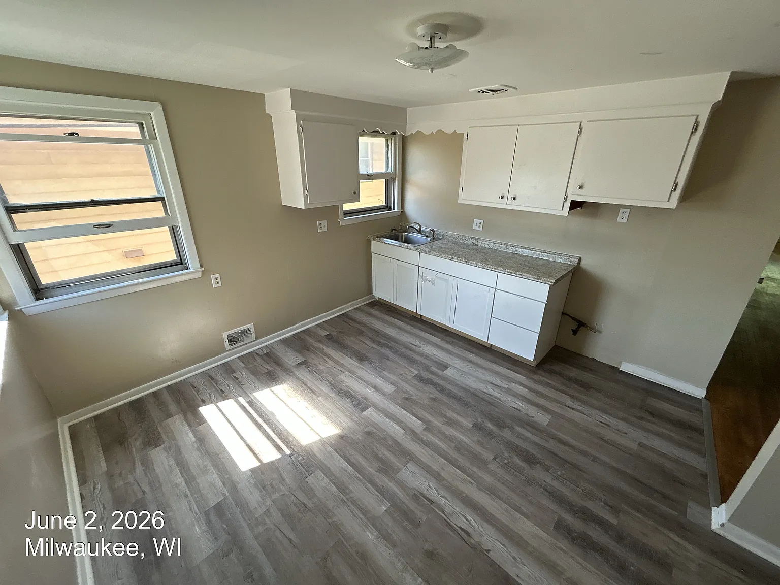3 bed, 1080 sqft, $1,100 — Photo 2