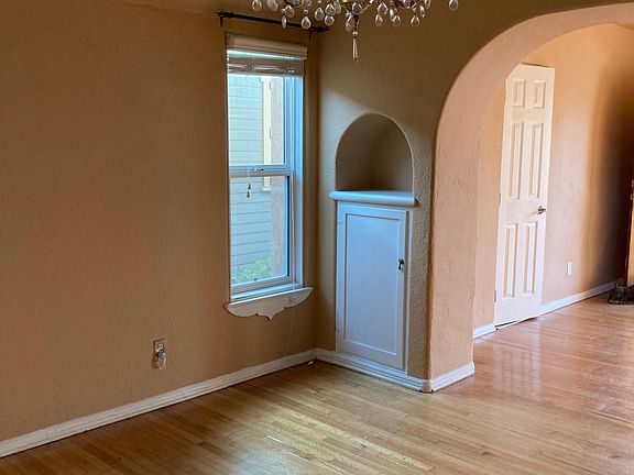 3rd image of 206 Nieto Ave