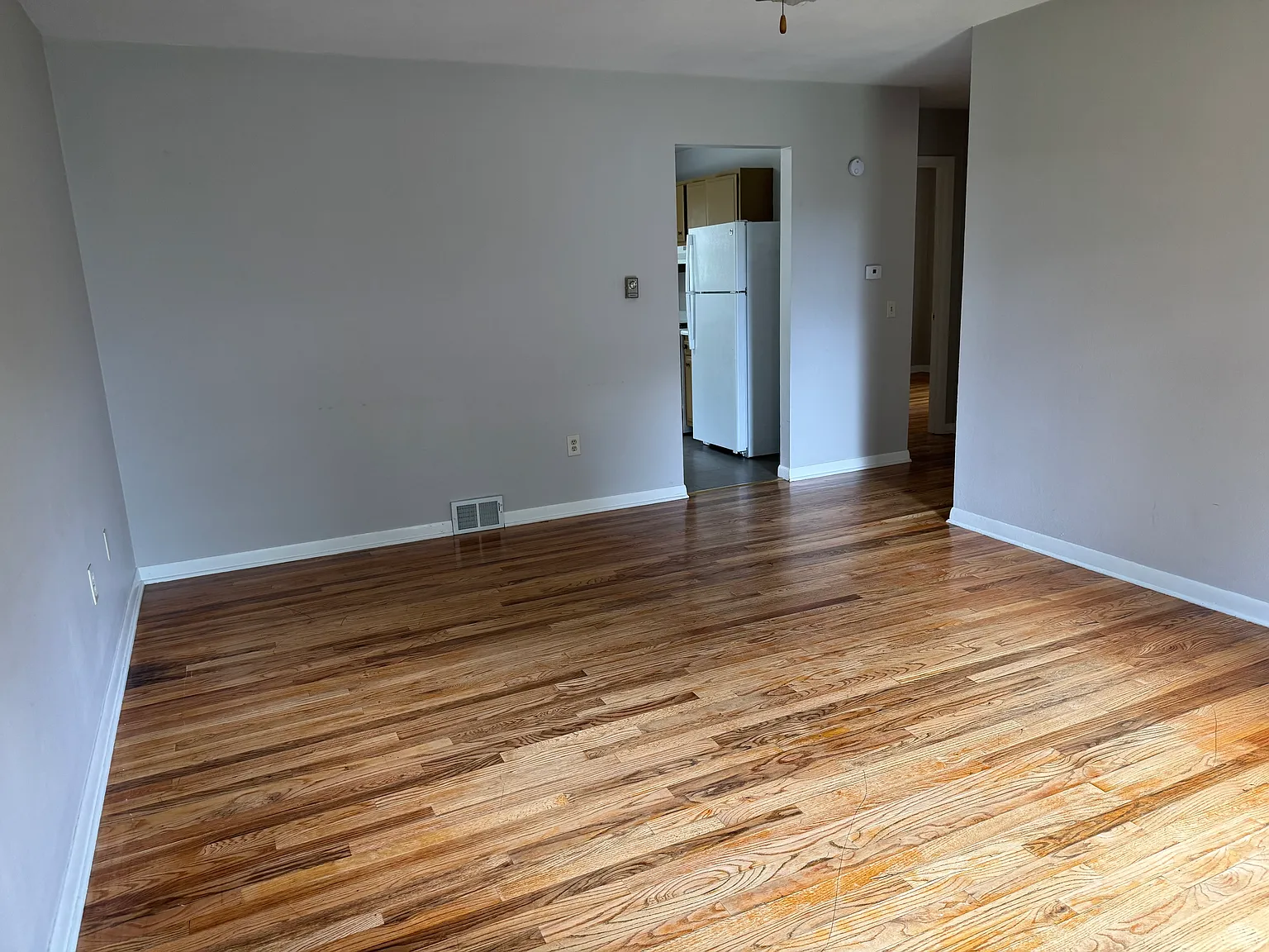 2 bed, 1000 sqft, $1,100 — Photo 3