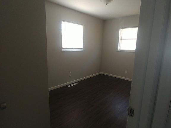 4th image of 917 Eaton Ave APT D