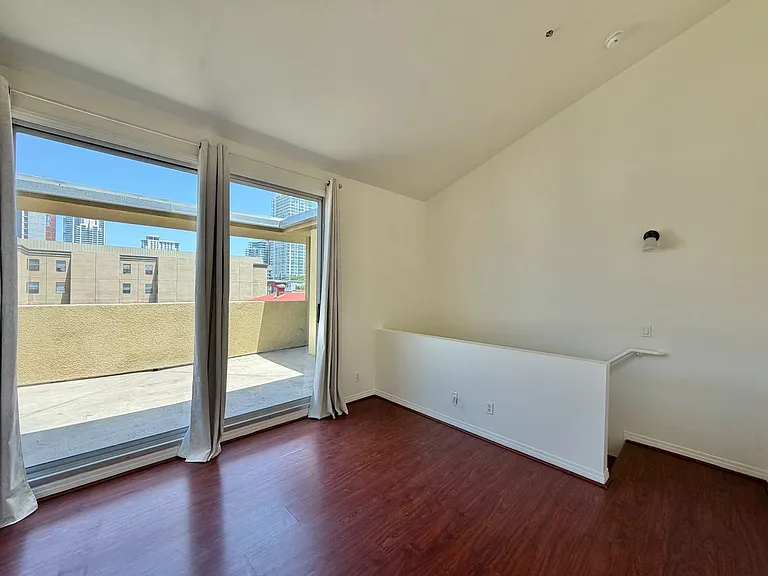 948 G St #24 — Photo 4