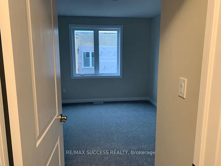 80 Progress Cres — Photo 18