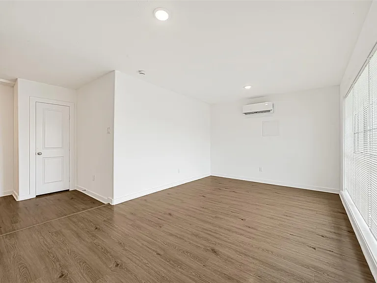 7537 Westover St #B — Photo 4