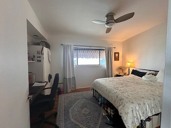 bedroom (queen-size bed pictured)