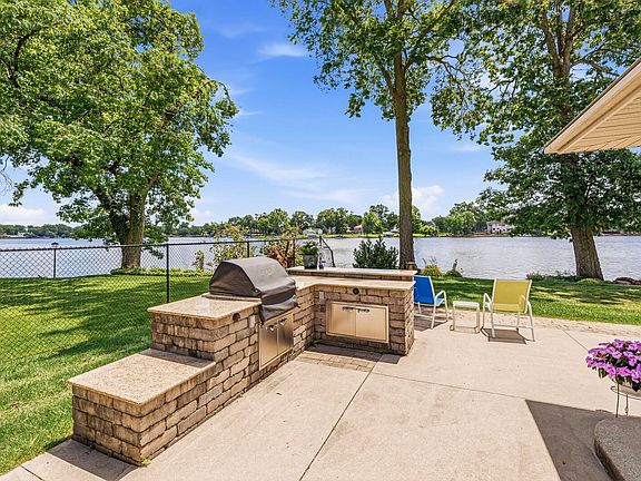4th image of 1111 Greenleaf Blvd