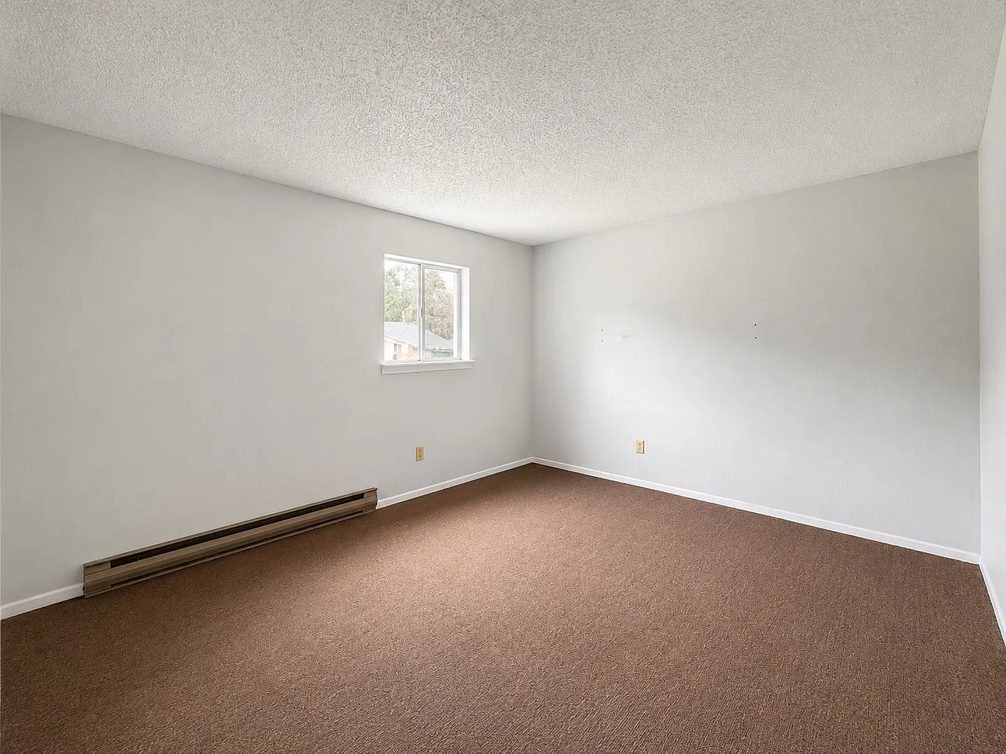 1 Bed/1 Bath Apartment Melbourne Partial Utilities Included — Photo 4