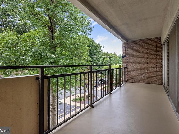 2nd image of 2300 Riddle Ave APT 301