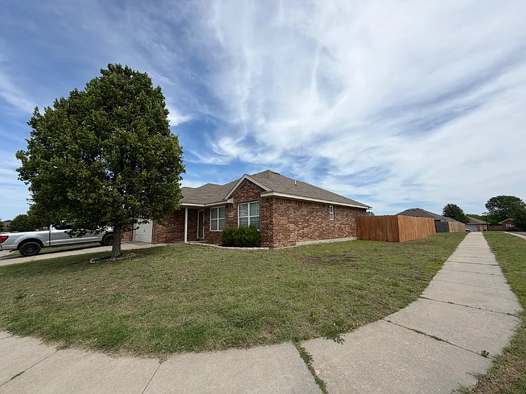 8032 Erryn Ln — Photo 12