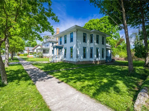 52 Monroe Ave, Brockport, NY 14420