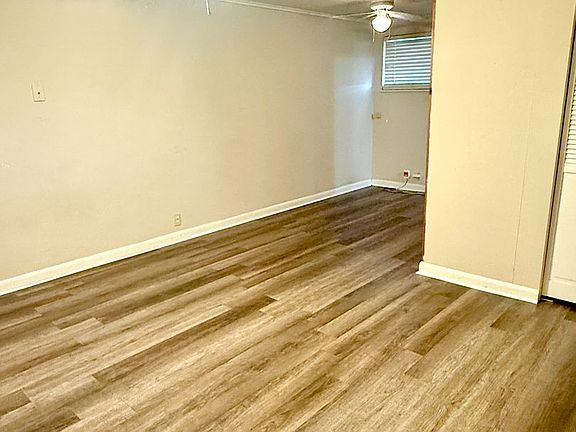5th image of 709 N Broadway St