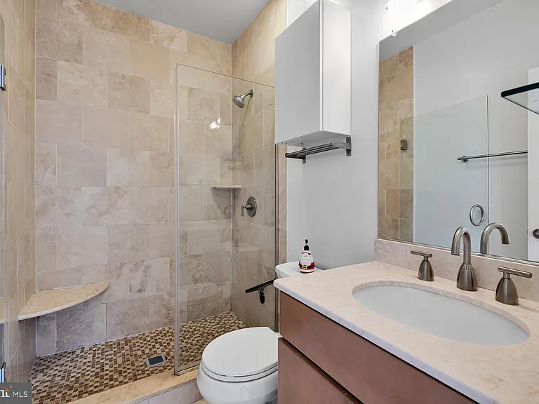 449 R St NW #101 — Photo 20