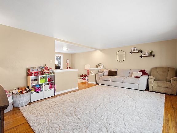 5th image of 1119 Sarah St
