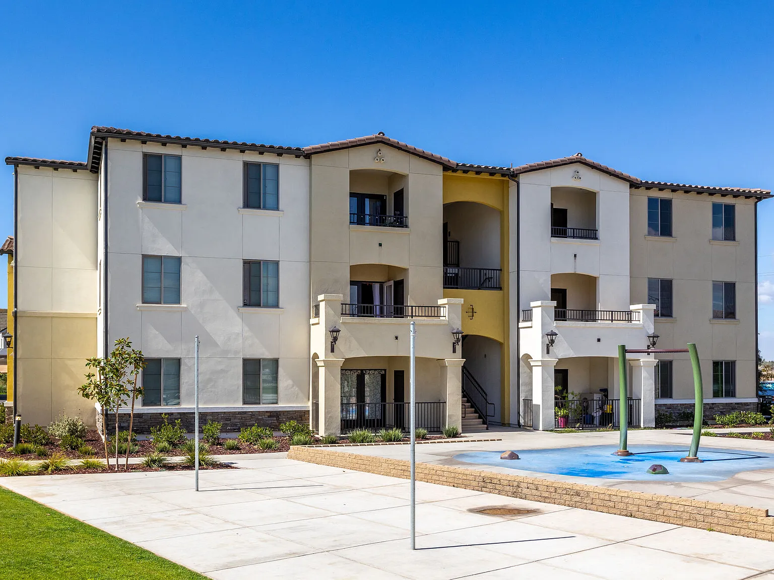 Centennial Gardens Apartments — Photo 2