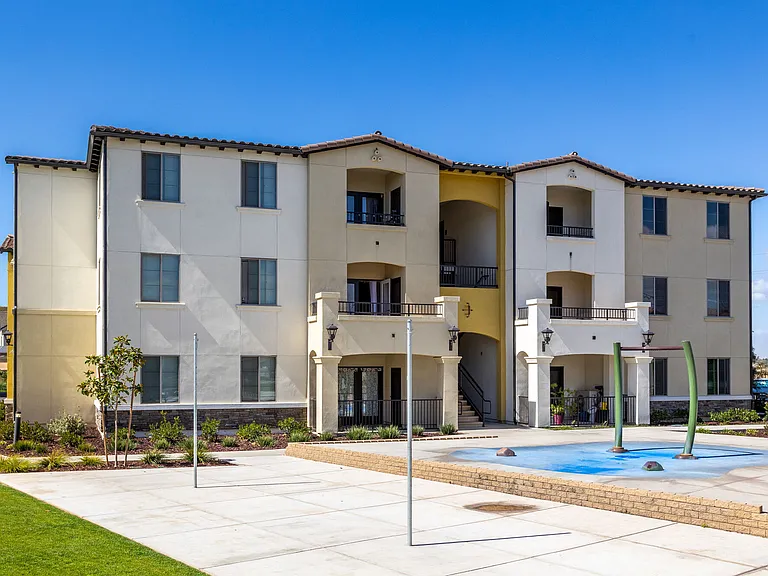 Centennial Gardens Apartments — Photo 2