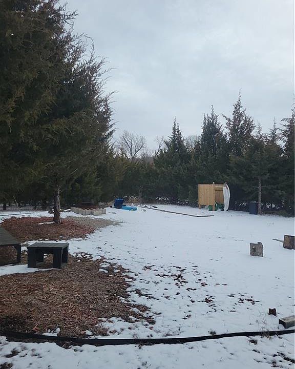 1st image of 25 Yellowstone Dr
