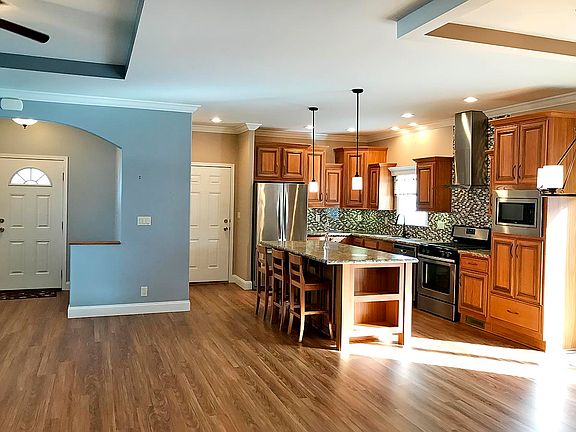 4th image of 1812 Blue Ribbon Ln Lot 1233
