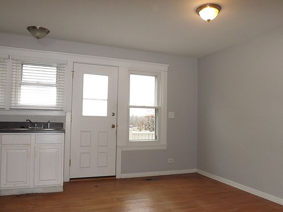 4th image of 217 N Walnut St Unit B