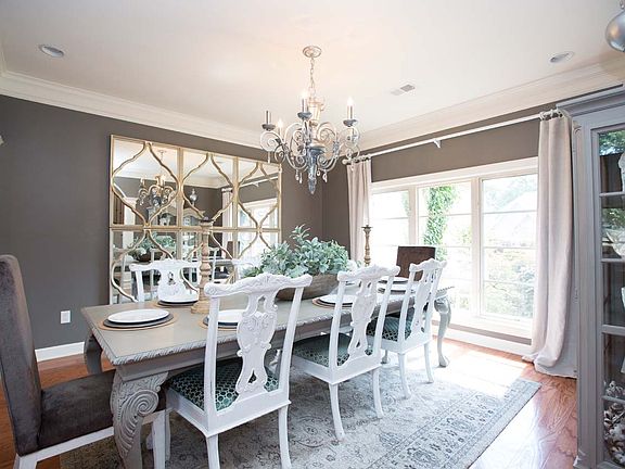4th image of 2822 Pinehurst Dr